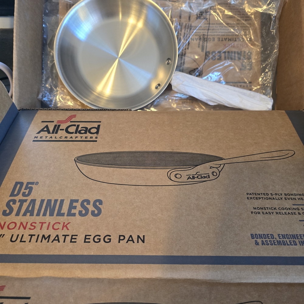 All-Clad D5 Stainless Nonstick Ultimate Egg Pan
